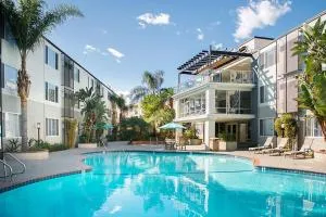 Modern and Stylish Studio at 1200 Riverside in Burbank - 北好莱坞