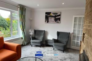 3 Bedroom Cosy Bungalow By Beds Away Short Lets & Serviced Accommodation Chalgrove With Outdoor Dining Area