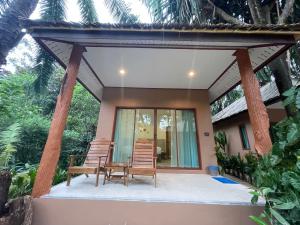 Sunny Cove Beach Resort Koh Phayam