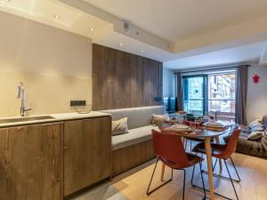Cocon chaleureux avec Wifi, garage et accès direct aux pistes dans résidence neuve à Val-dIsère - FR-1-694-326