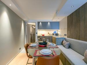 Cocon chaleureux avec Wifi, garage et accès direct aux pistes dans résidence neuve à Val-dIsère - FR-1-694-326