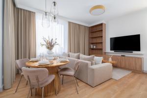 Stylish Beige Apartment with One Bedroom and Parking in Poznań by Renters