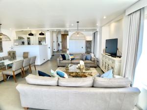 Modern Beachfront Paradise - Hermosa Palms 8