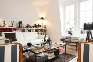 PARIS SOUS LES TOITS