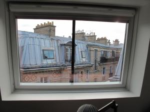 PARIS SOUS LES TOITS