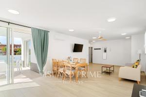 Holiday House 100m away from Ocean EBV10