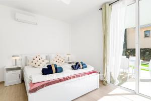 Holiday House 100m away from Ocean EBV10