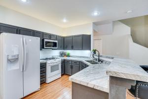 Henderson Retreat about 14 Mi to The Las Vegas Strip!