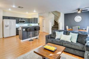 Henderson Retreat about 14 Mi to The Las Vegas Strip!