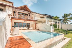 3BR Beachfront townhouse at Puerto Bahia