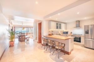 3BR Beachfront townhouse at Puerto Bahia