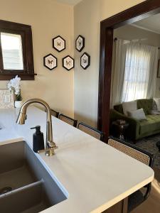 The Craftsman House - 3 min to DT & Falls Park