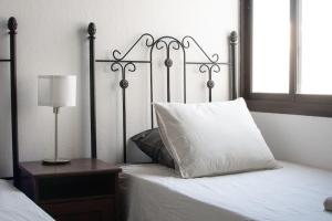 Casa Marlay Spacious, heated Pool, BBQ & Fast Wi-Fi only 15 minutes walk to town