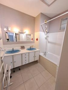 Maisons de vacances Le Ces-Spacieuse maison - Wifi Jardin - Parking gratuit - 15min des plages : Maison 3 Chambres