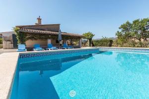 Villa Catalina Petit by Renthousing