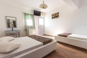 Superior Triple Room with Caldera View