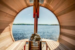 Lakefront Retreat Hot Tub Outdoor Sauna Dock Swim Stunning Views!