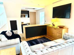 The Hideaway - Farm Stay with hottub, pool table and outdoor cinema