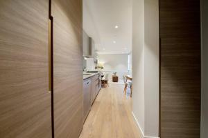 Cool and Contemporary on the City Edge