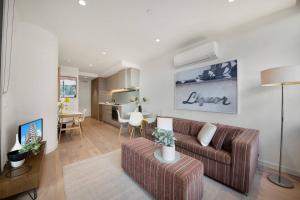 Cool and Contemporary on the City Edge