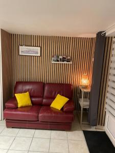 STUDIO 3 Mn de la PLAGE Terrasse Vélos Proche de la ville fortifiée