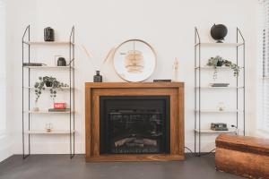 Sophisticated Minimalist Modern Home wpool and spa