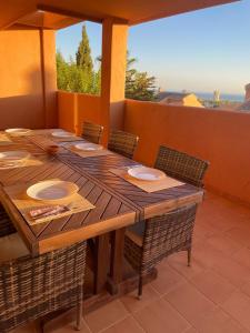 Apartmento familiar con piscina con vista al mar