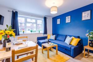 NEW! Spacious 2-bed Apartment in Crewe by 53 Degrees Property, ideal for Business & Professionals, FREE Parking - Sleeps 6