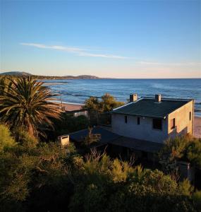 Casa espectacular directo sobre el mar