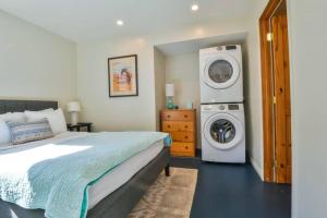 Stella Ruby Cottages - Steps to Main Street!