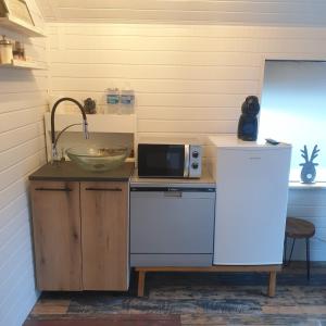 2 mistreti - casute cu vedere la creasta Bucegilor