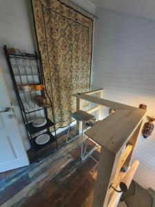 2 mistreti - casute cu vedere la creasta Bucegilor