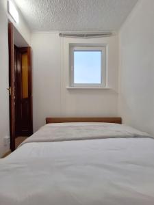 4 ліжка з балконом Документи для відряджень Мережа Alex Apartments Безконтатне заселення 24-7