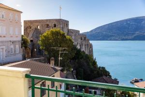 Lula la land (4 adults or family)