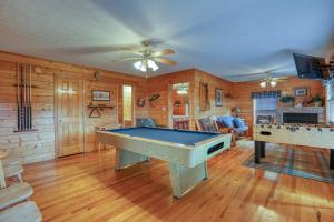 1592 Bears Den Way Cabin