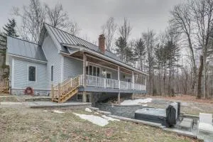 Peaceful Cavendish Retreat with Hot Tub and Fireplace! - Cavendish