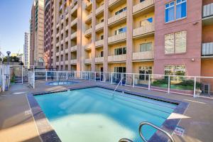 Luxe Long Beach Condo with Pool 1 Mi to Shoreline!