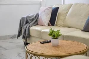 Quiet Elevated Serene Home (B) - Merrylands