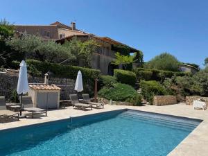Spacious villa in Flayosc with private garden