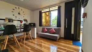 Family Amazon Minimalist - 莱蒂西亚