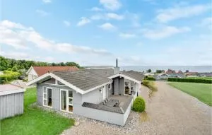 Amazing Home In Sjølund With Kitchen - Sjølund