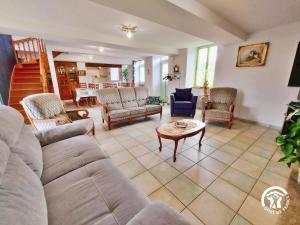 Maisons de vacances Gite Carelles, 7 pieces, 12 personnes - FR-1-600-62 : photos des chambres