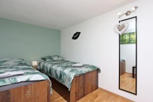 Apartments with WiFi Rijeka - 21879