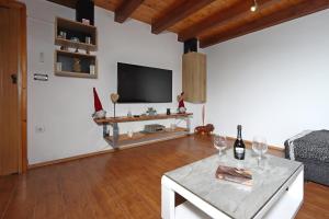 Apartments with WiFi Rijeka - 21879