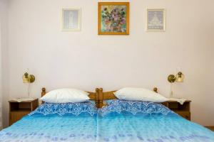 Apartments with parking space Njivice, Krk - 21861