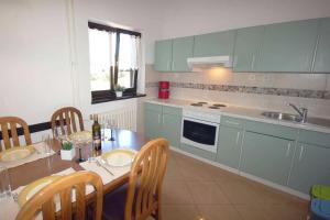 Apartments with parking space Njivice, Krk - 21871