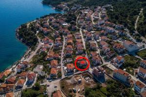 Apartments by the sea Postira, Brac - 22160 - 3hvězdičkové hotely ve městě Postira