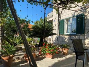 Apartments by the sea Postira, Brac - 22160