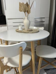 Indulge Beachfront at Dolphin Heads Resort - Lousha Bach