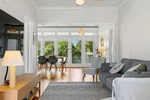 Narooma Lighthouse Cottage - 74 Princes Highway Narooma - Нарума